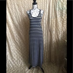 COPY - Women’s black/white stretch maxi dress.
